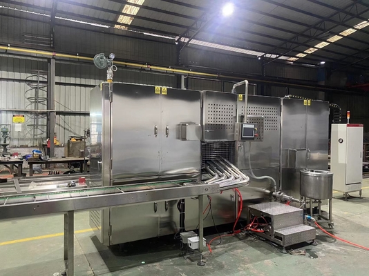 Un bon prix. cône croustillant de la gaufre 5000pcs/H faisant l'économie de l'espace de fabricant de cône de maïs de machine en ligne