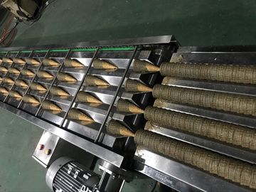 Un bon prix. Cornet de crème glacée de représentation de sécurité faisant l'utilisation d'usine de boisson de machine en ligne