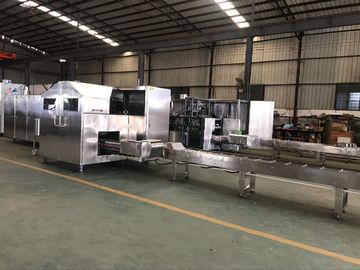 Un bon prix. Cornet de crème glacée complètement automatique faisant la capacité de la machine 4000-5000pcs/H en ligne