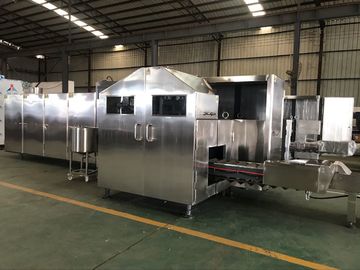 Un bon prix. Machine de cuisson du cornet de crème glacée 6000pcs/H de torréfaction pour l'industrie alimentaire en ligne