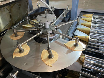 Un bon prix. Chaîne de production à grande vitesse de cornet de crème glacée pour l'usine de casse-croûte, usine de boisson en ligne