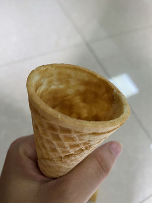 Un bon prix. machine commerciale de biscuit de gaufrette de cornet de crème glacée du gaz 12kg/h en ligne