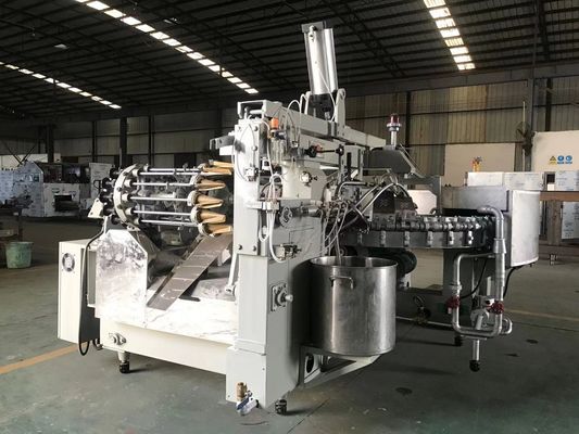 Cône de cuisson industriel de gaufre de crème glacée faisant la machine