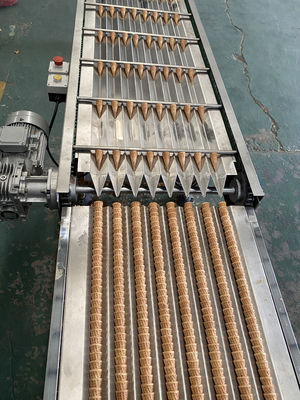 Un bon prix. chaîne de production de cornet de crème glacée de 380V 16kg/H 135mm en ligne