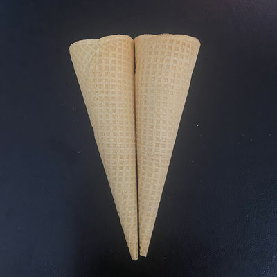 Un bon prix. machine automatique de cornet de crème glacée de 3200pcs/H 190mm pour l'usine de boisson en ligne