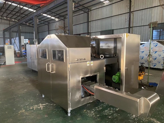 Un bon prix. longue machine automatique de cornet de crème glacée de 3200pcs/H 190mm pour l'usine de boisson en ligne